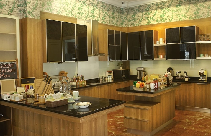 Imagen del bar/restaurante del Hotel Elliottii Residence Duta Niaga. Foto 4