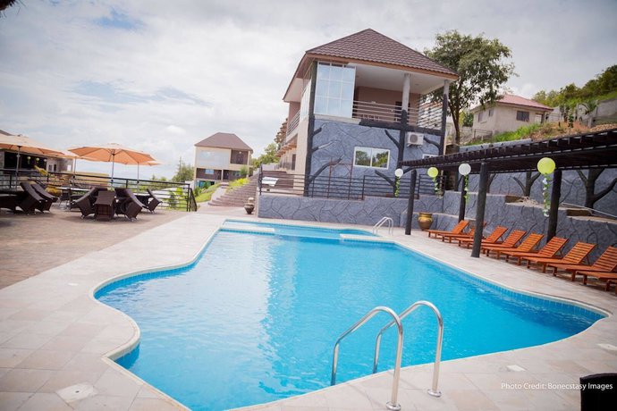 Imagen de la piscina del Hotel Ellisa Hospitality and. Foto 12