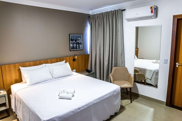 Imagen de la habitación del Hotel Ellus. Foto 9