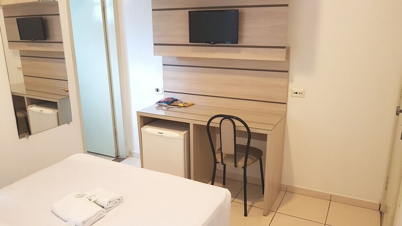 Imagen de la habitación del Hotel Ellus. Foto 11