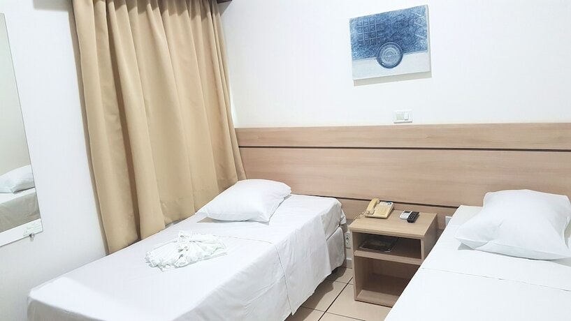 Imagen de la habitación del Hotel Ellus. Foto 12