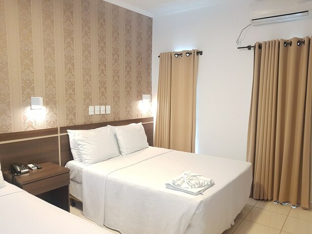 Imagen de la habitación del Hotel Ellus. Foto 15