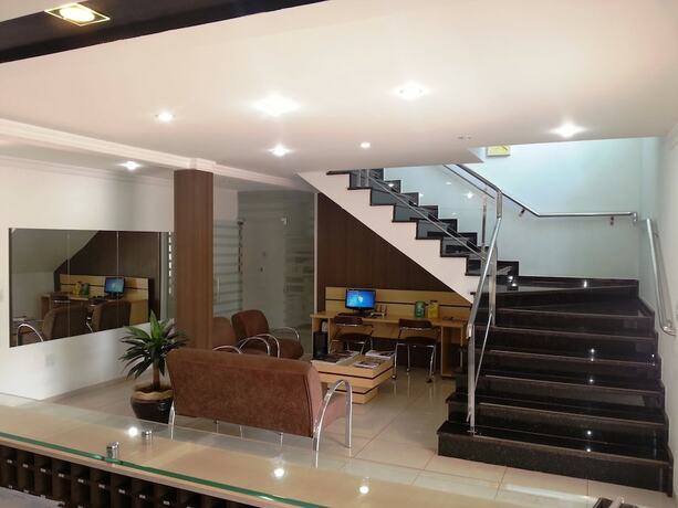 Imagen de los interiores del Hotel Ellus. Foto 17