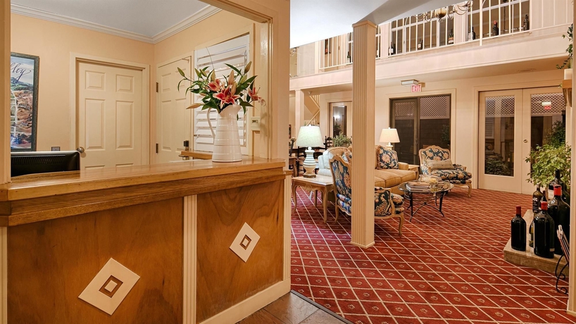 Imagen de los interiores del Hotel Elm House Inn. Foto 9
