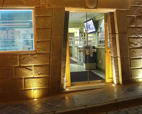 Imagen de los exteriores del Hotel Elmer-z. Foto 8