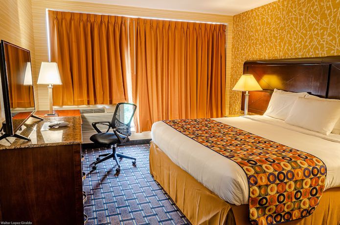Imagen de la habitación del Hotel Elmhurst, Nueva York. Foto 13