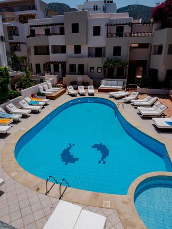 Imagen de la piscina del Hotel Elmi Suites Beach. Foto 7