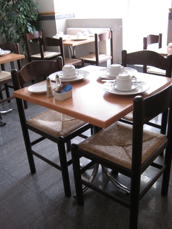 Imagen del bar/restaurante del Hotel Elmwood. Foto 7