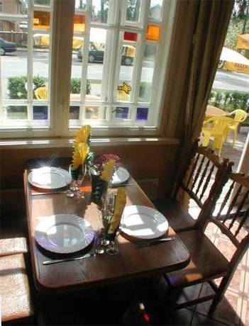 Imagen del bar/restaurante del Hotel Elīna, Jurmala. Foto 2
