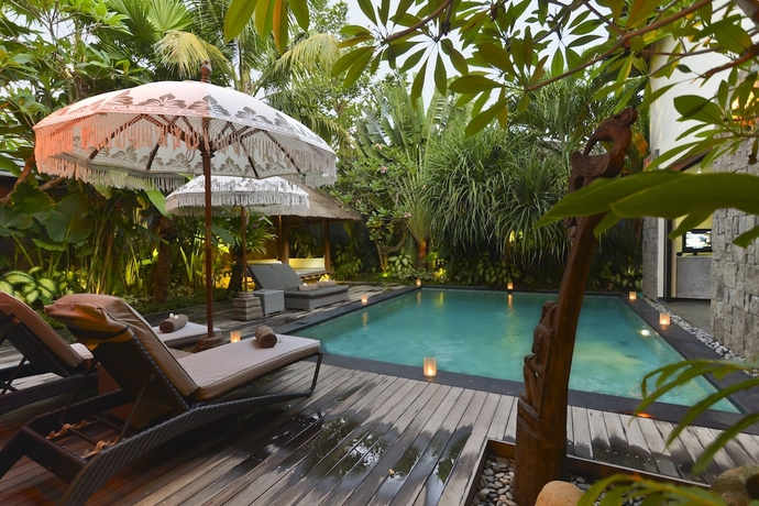 Imagen de la piscina del Hotel Elok Villas. Foto 19
