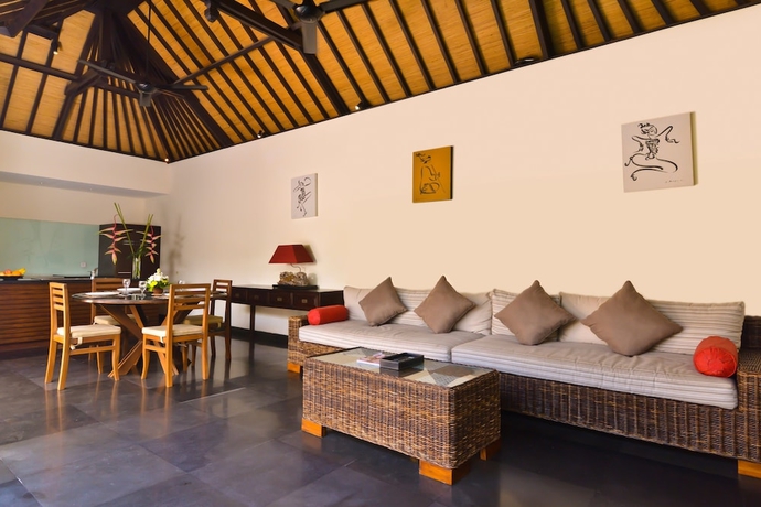 Imagen de los interiores del Hotel Elok Villas. Foto 17