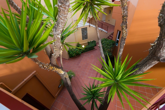 Imagen de los exteriores del Hotel Elotia. Foto 11