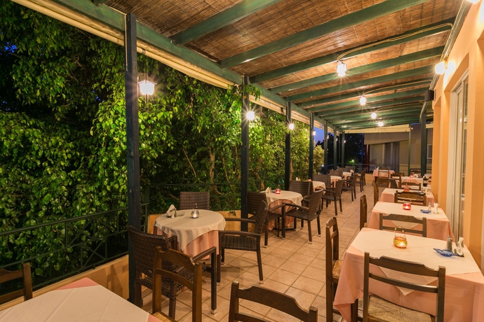 Imagen del bar/restaurante del Hotel Elotia. Foto 3