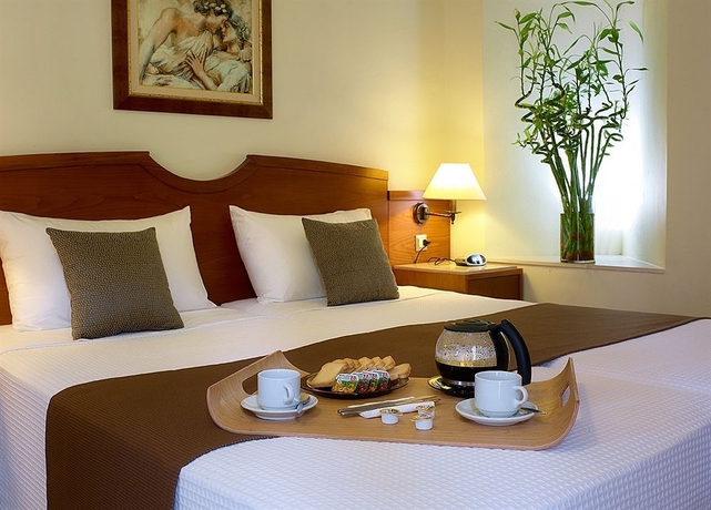 Imagen de la habitación del Hotel Elotis Suites. Foto 2