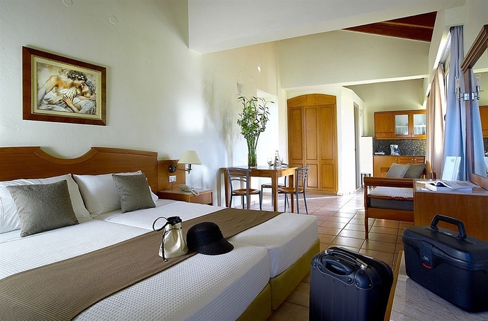 Imagen de la habitación del Hotel Elotis Suites. Foto 5