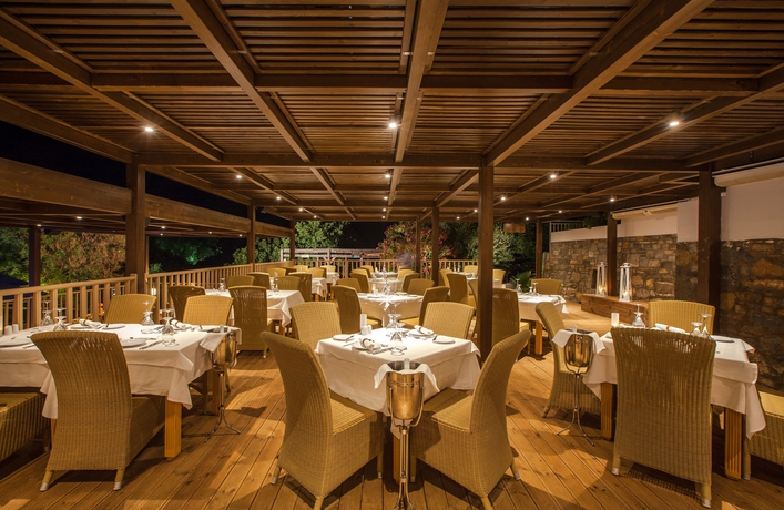 Imagen del bar/restaurante del Hotel Elounda Breeze Resort - All Inclusive. Foto 3