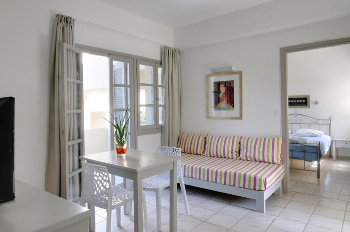Imagen de los exteriores del Hotel Elounda Garden Suites. Foto 8
