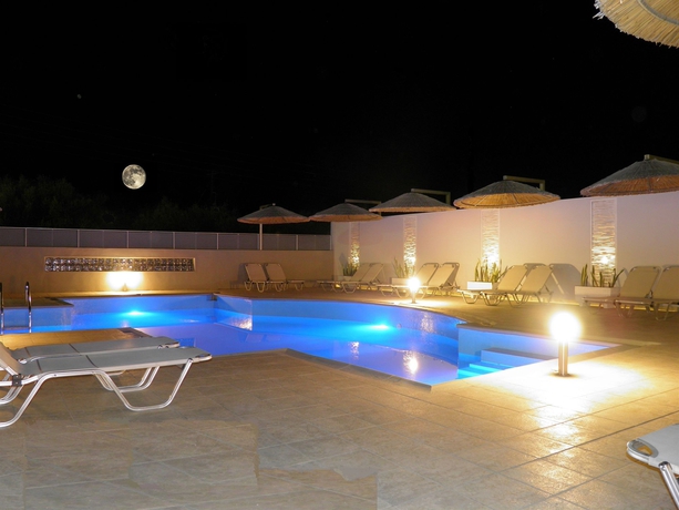 Imagen de la piscina del Hotel Elounda Garden Suites. Foto 15