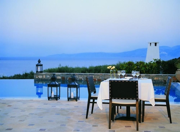 Imagen del bar/restaurante del Hotel Elounda Gulf Villas By Sandglass. Foto 4