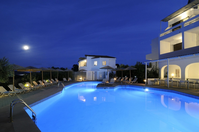 Imagen de la piscina del Hotel Elounda Krini. Foto 12