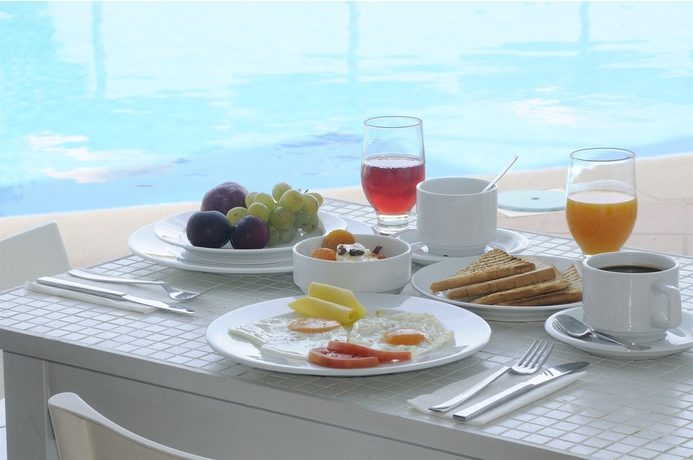 Imagen del bar/restaurante del Hotel Elounda Krini. Foto 2