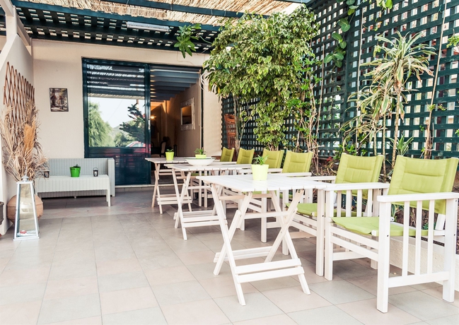 Imagen de los exteriores del Hotel Elounda Olive Garden Studios. Foto 7