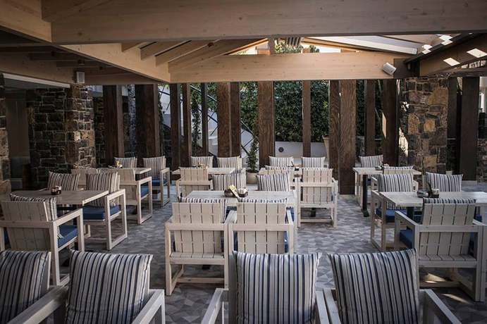 Imagen del bar/restaurante del Hotel Elounda Orama Boutique. Foto 2