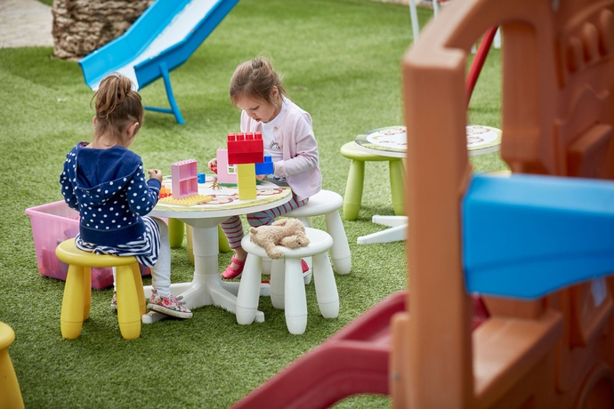 Imagen de los exteriores del Hotel Elounda Palm. Foto 11