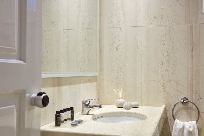 Imagen de la habitación del Hotel Elounda Palm. Foto 4