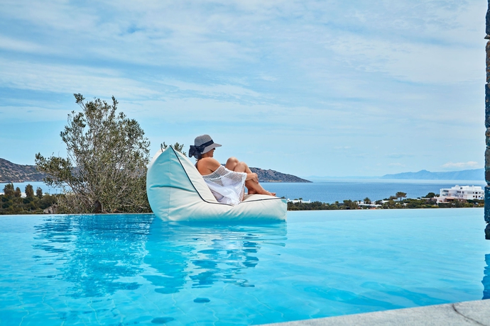 Imagen de la habitación del Hotel Elounda Palm. Foto 8