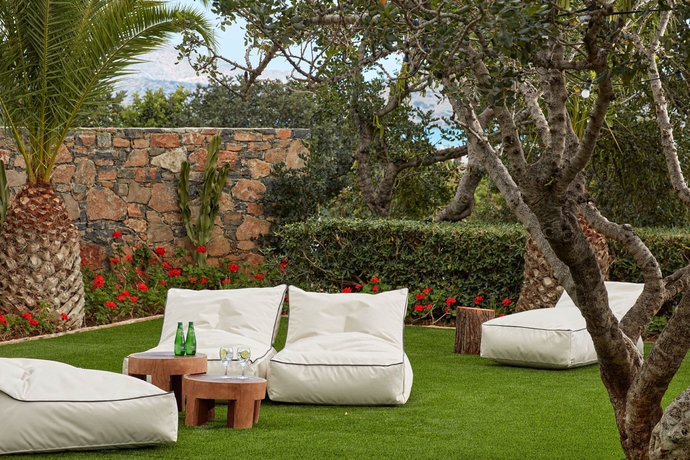 Imagen de la piscina del Hotel Elounda Palm. Foto 16