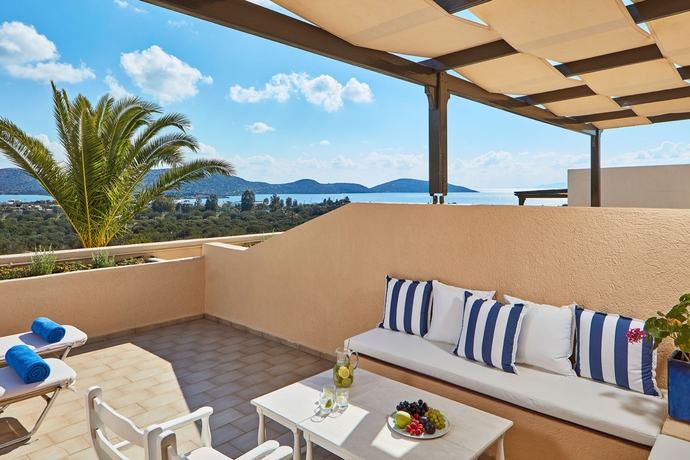 Imagen de los exteriores del Hotel Elounda Palm. Foto 12