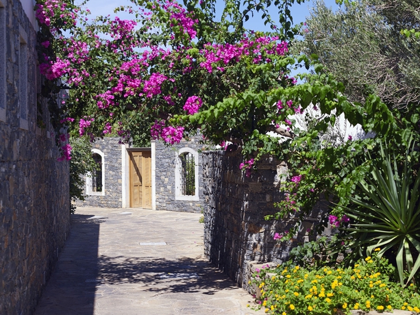 Imagen de los exteriores del Hotel Elounda Peninsula Luxury Resort, Six Senses Spa. Foto 12