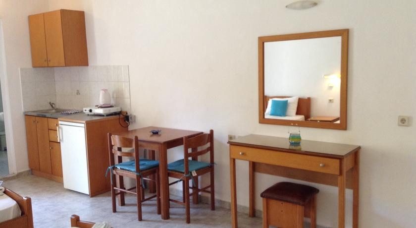 Imagen de la habitación del Hotel Elpida Beach Studios. Foto 2