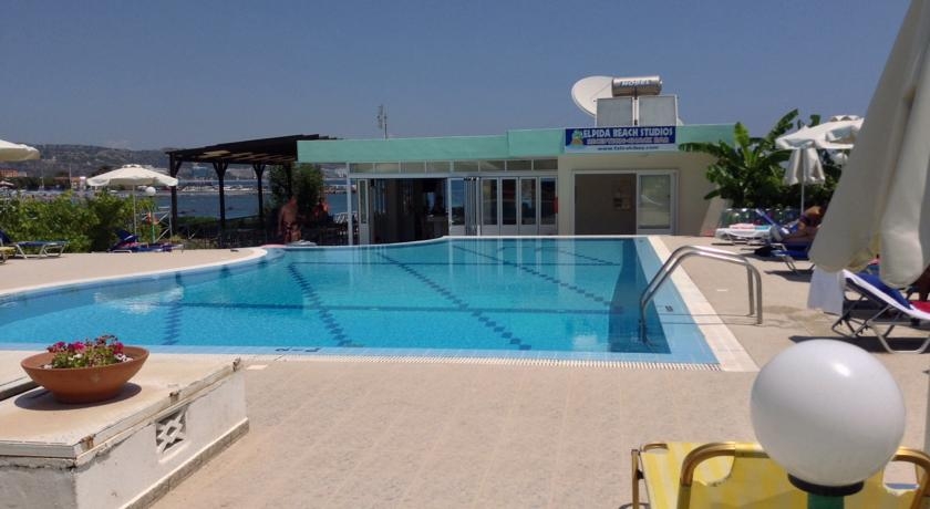 Imagen de la piscina del Hotel Elpida Beach Studios. Foto 7