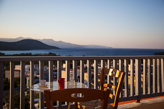 Imagen del bar/restaurante del Hotel Elpida Village. Foto 4