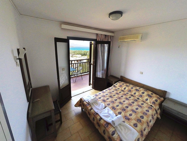 Imagen de la habitación del Hotel Elpida Village. Foto 6