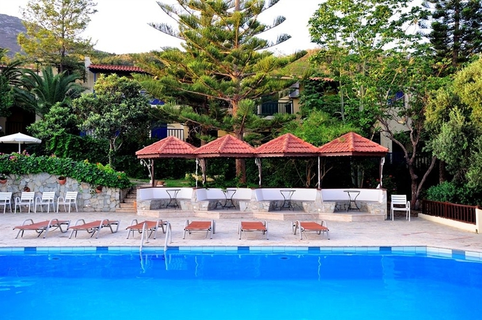 Imagen de la piscina del Hotel Elpida Village. Foto 16