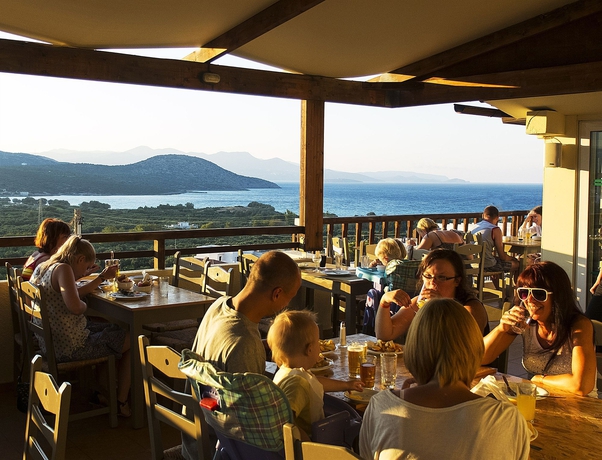 Imagen del bar/restaurante del Hotel Elpida Village. Foto 5