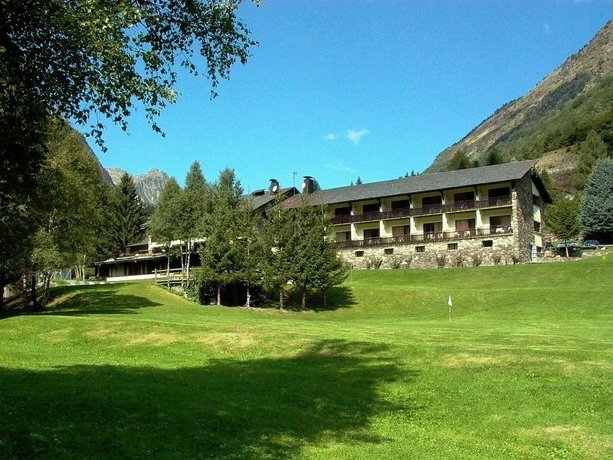 Imagen de los exteriores del Hotel Els Avets. Foto 6