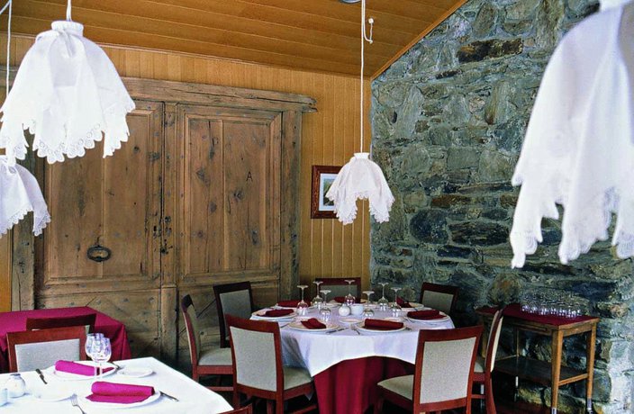 Imagen del bar/restaurante del Hotel Els Avets. Foto 2