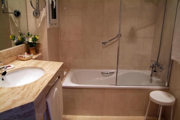 Imagen de la habitación del Hotel Els Caçadors De Maçanet. Foto 3