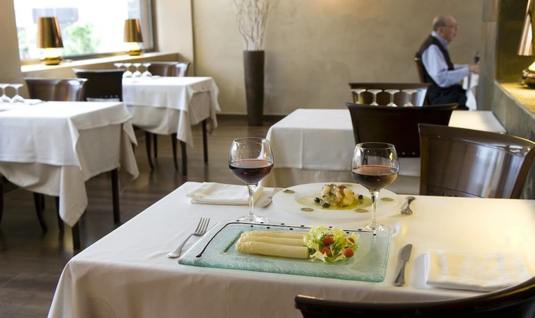 Imagen del bar/restaurante del Hotel Els Caçadors. Foto 5