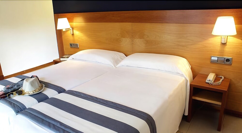 Imagen de la habitación del Hotel Els Pins. Foto 4