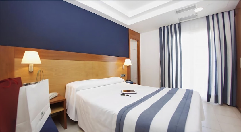 Imagen de la habitación del Hotel Els Pins. Foto 5