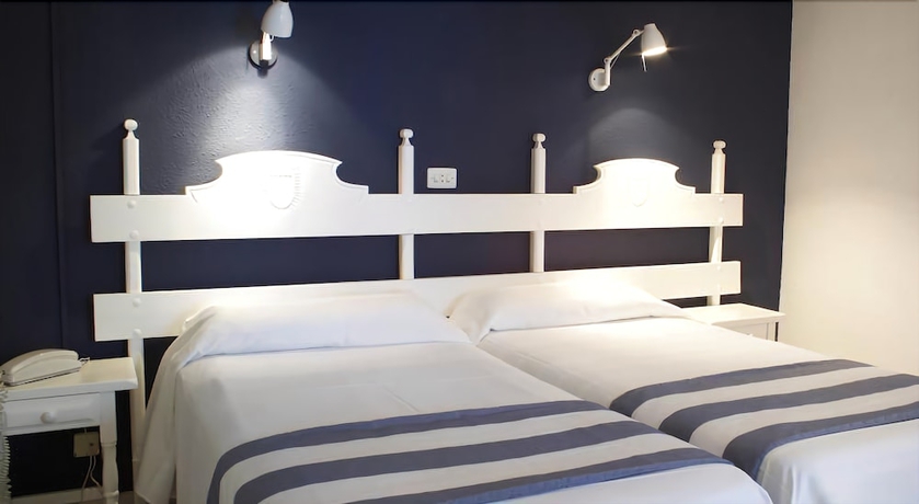 Imagen de la habitación del Hotel Els Pins. Foto 8