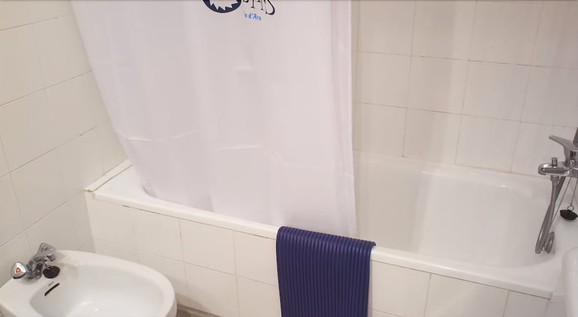 Imagen de la habitación del Hotel Els Pins. Foto 10