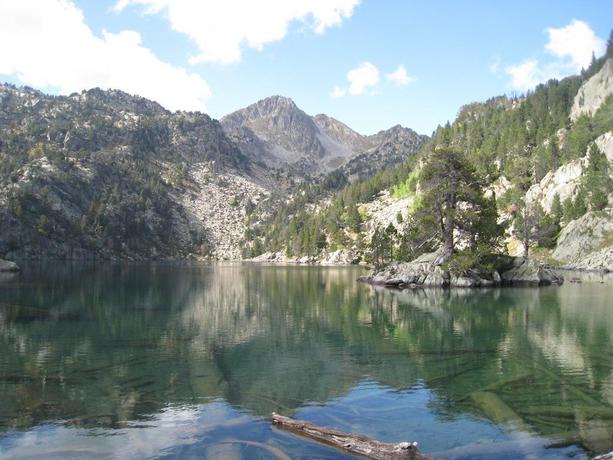 Imagen de los exteriores del Hotel Els Puis. Foto 10