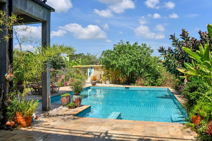 Imagen de la piscina del Hotel Elsie Evans Art Retreat. Foto 17