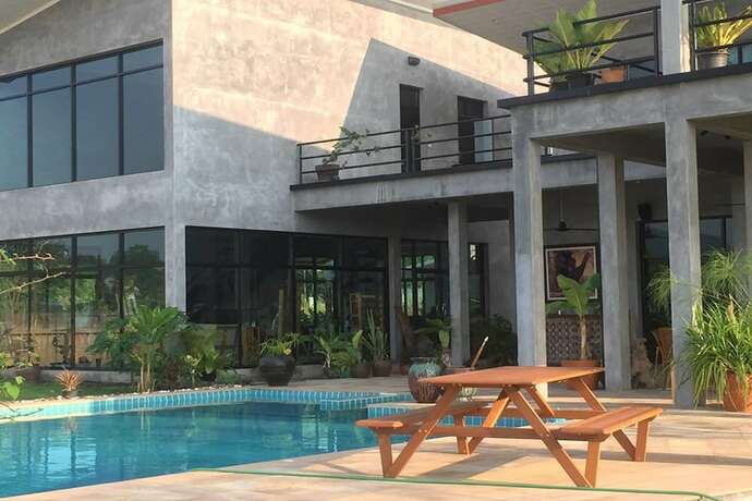 Imagen de la piscina del Hotel Elsie Evans Art Retreat. Foto 18